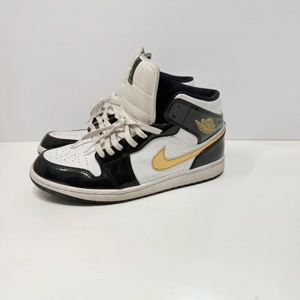 Air Jordan black gold size 11